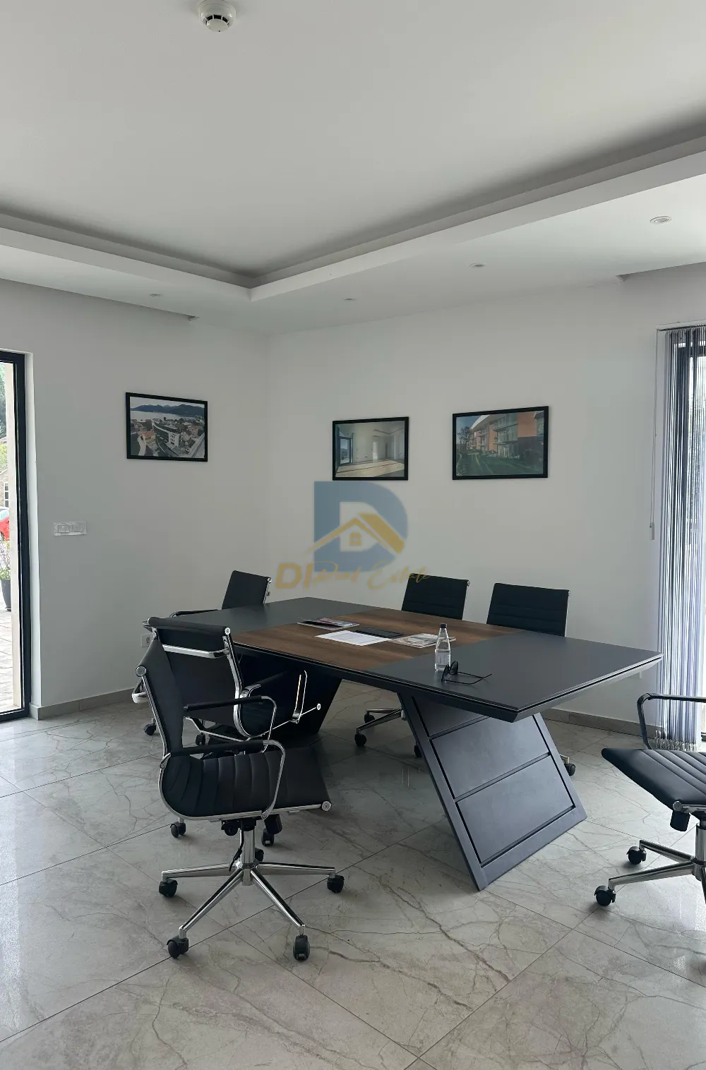 Office With Terrase